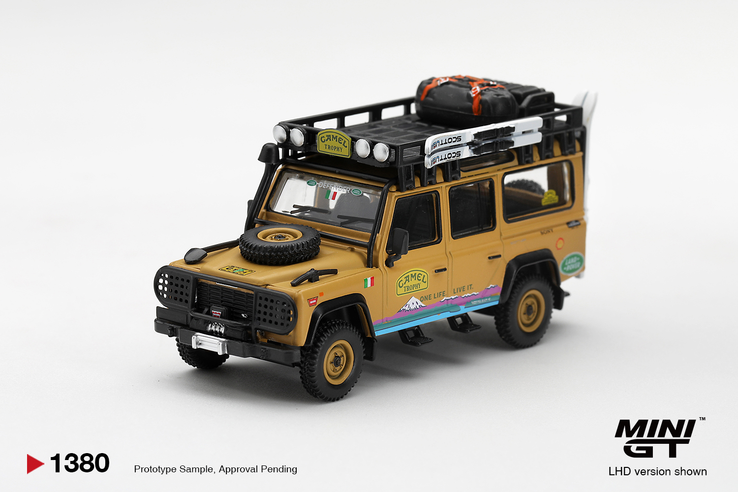Mini GT Land Rover Defender 110 1998 Camel Trophy Tierra del Fuego CT.24 Italy — imagem principal